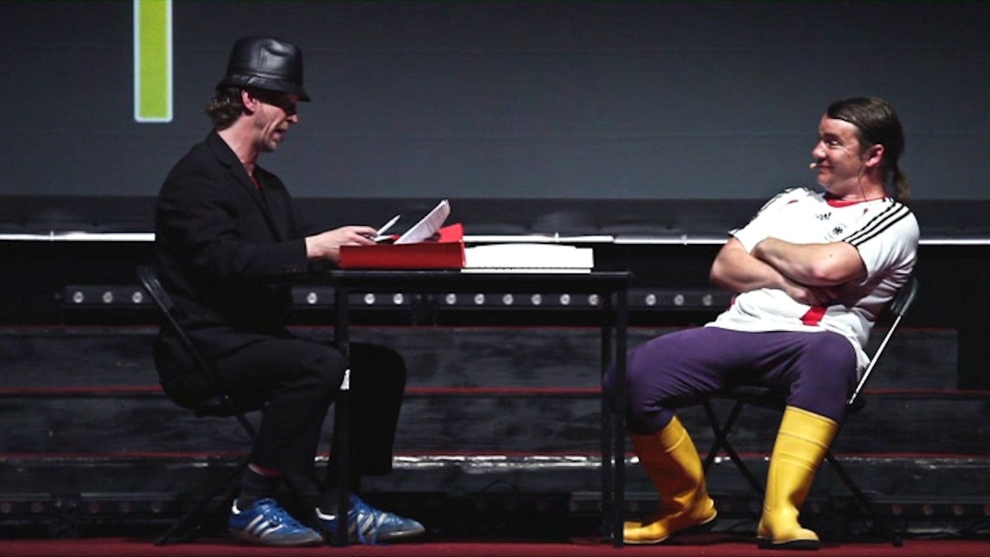 Elsterglanz - Outbreak of Hotte-hüüh-Syndrom Background