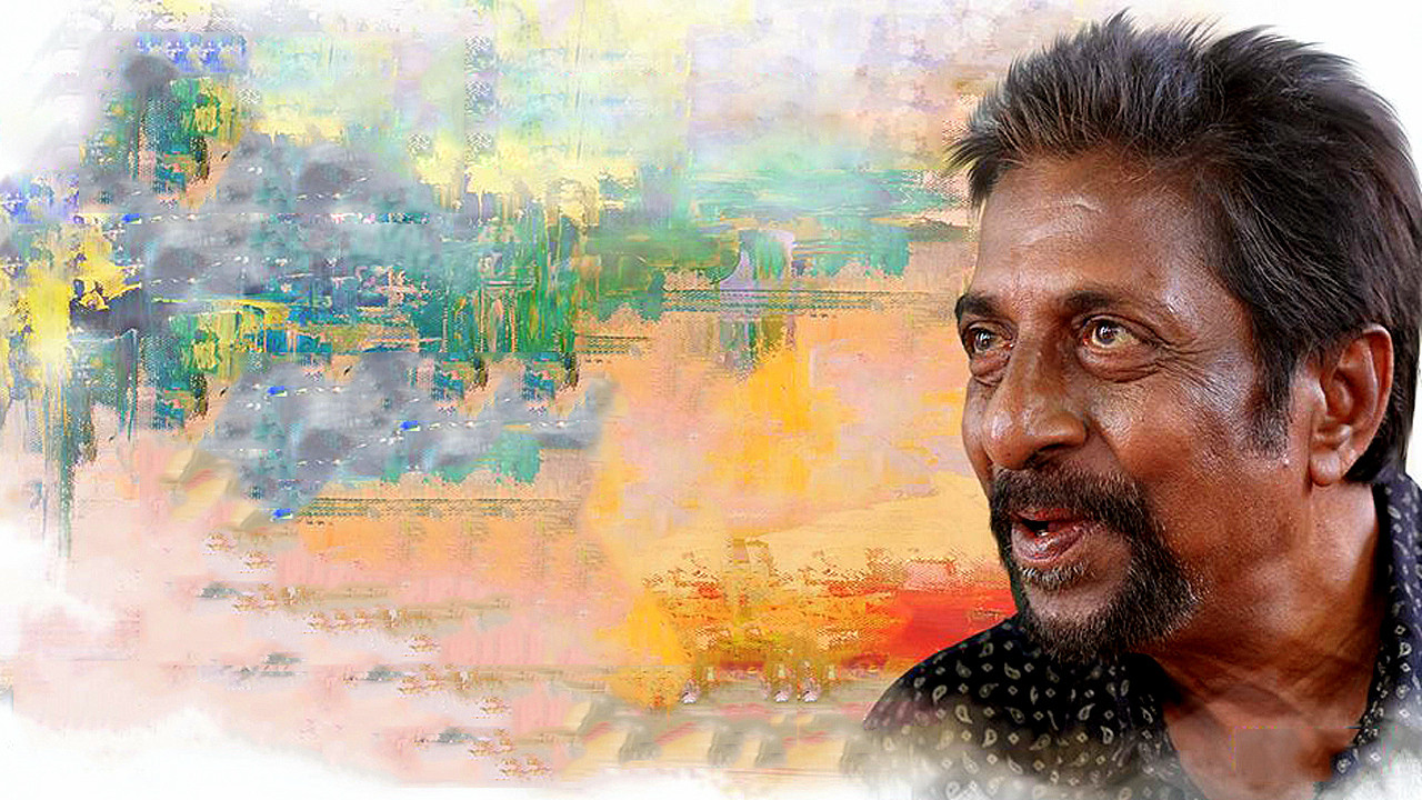 Ayaal Sassi Background