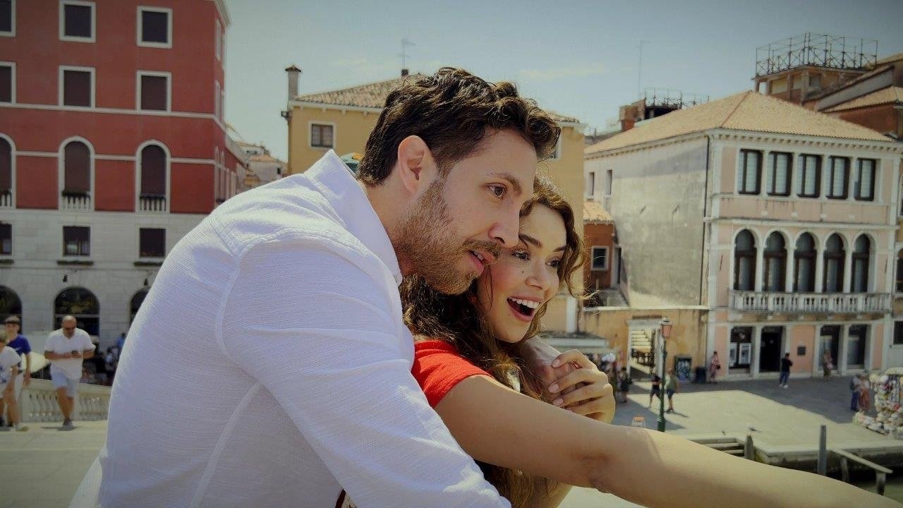 Bir Küçük Gün Işığı Background