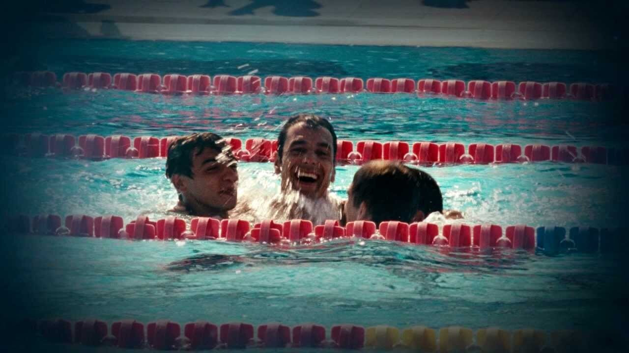 Come un delfino Background