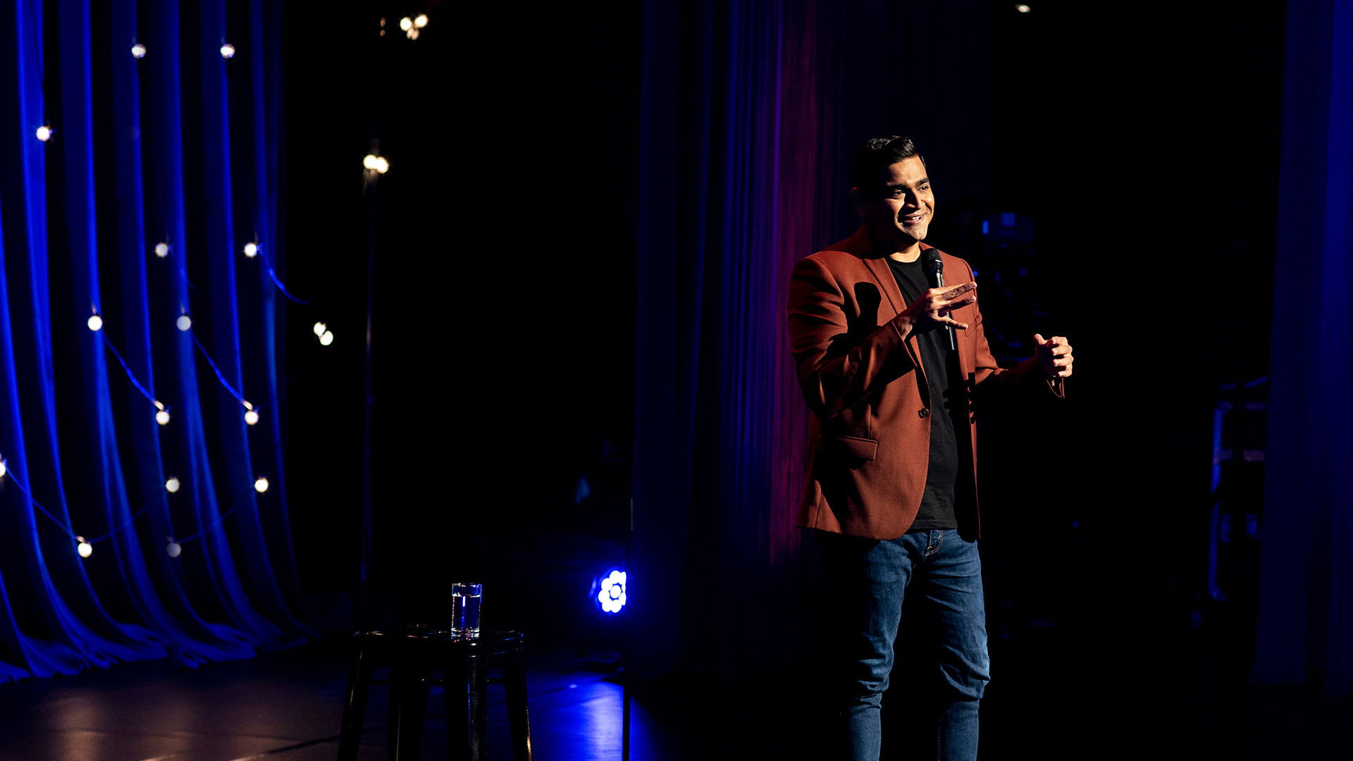 Dilruk Jayasinha: Bundle of Joy Background