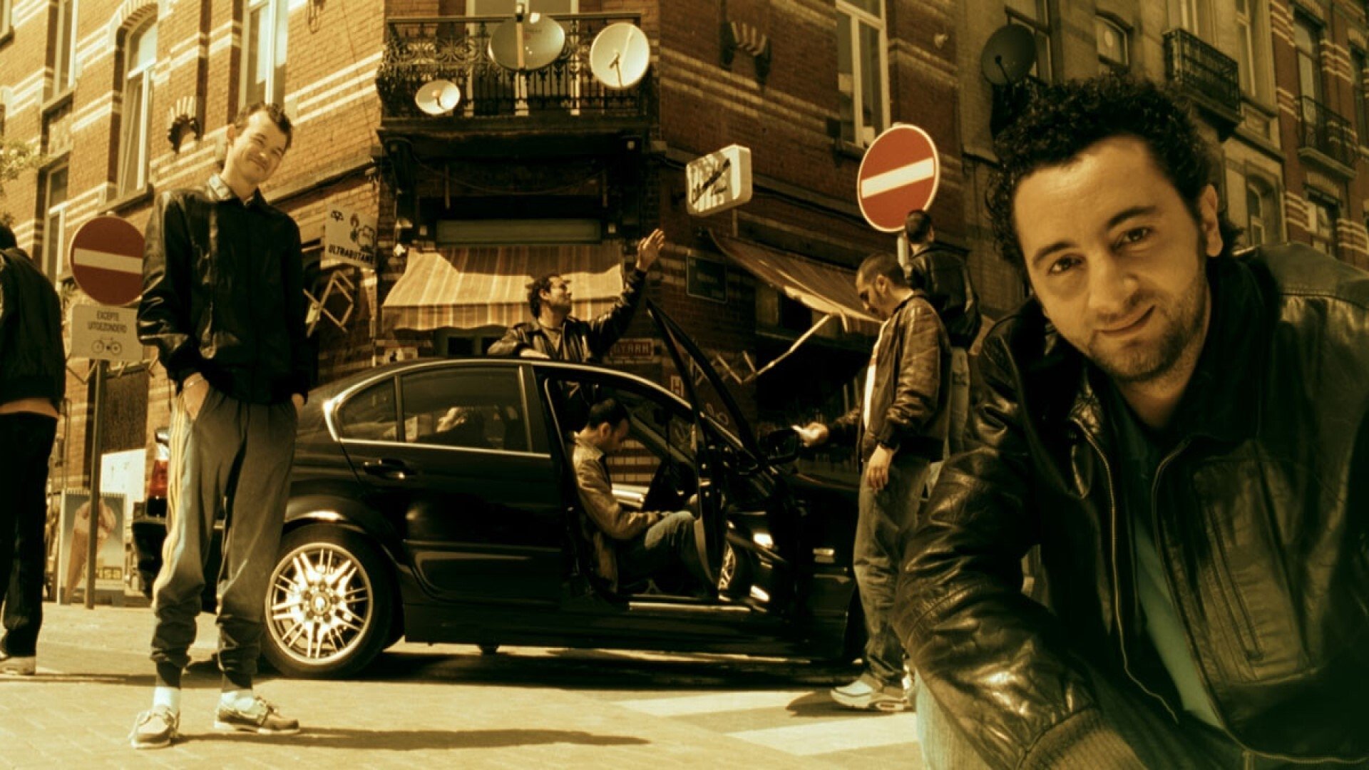 Les Barons Background