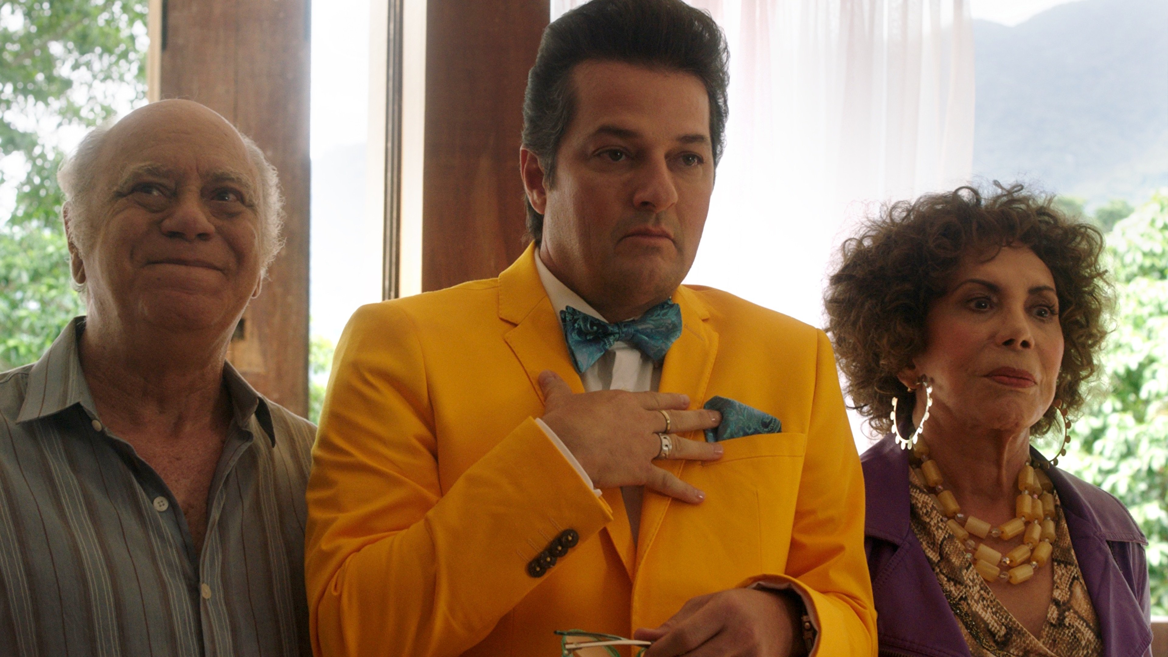 Crô em Família Background