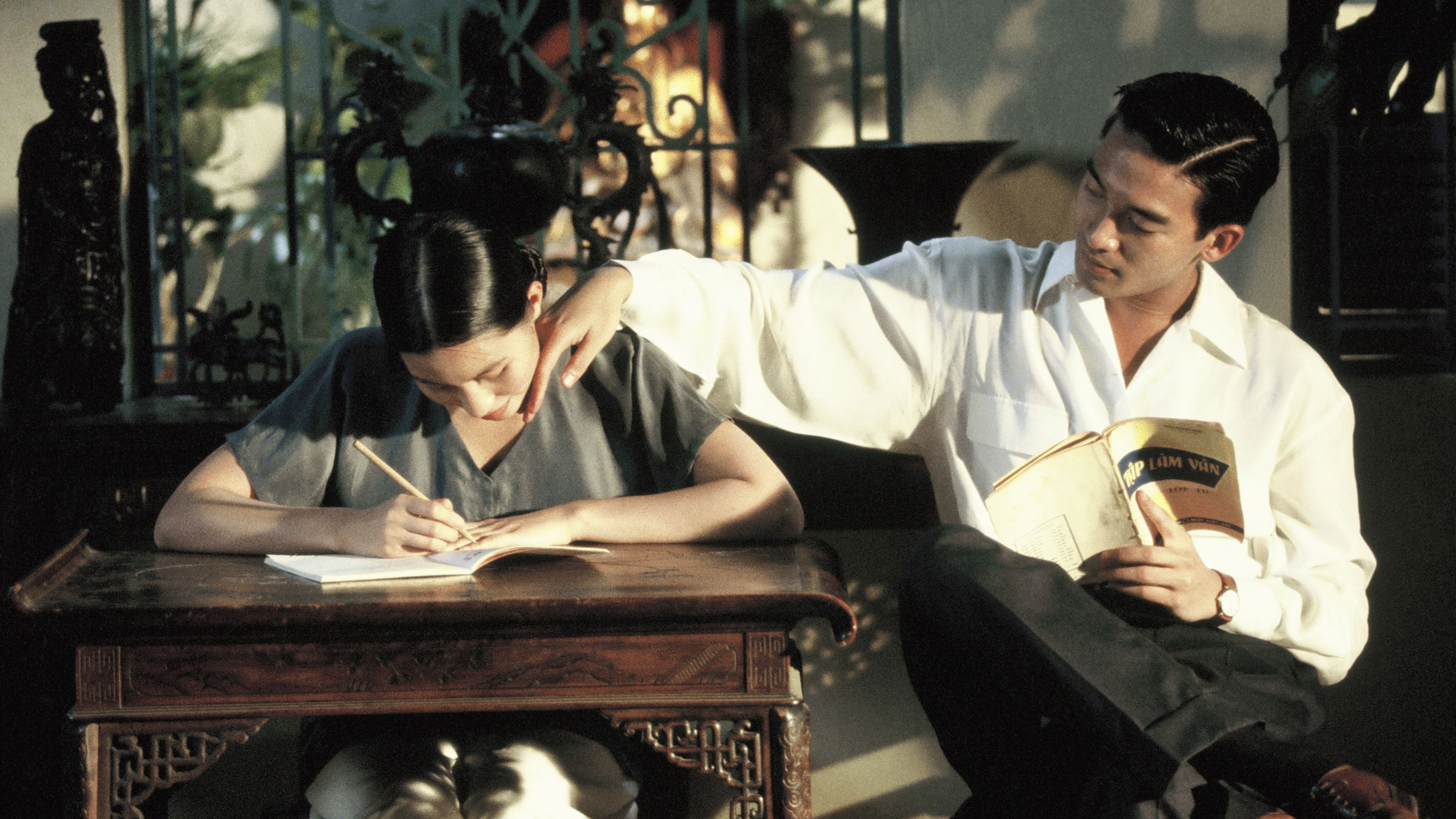 The Scent of Green Papaya Background