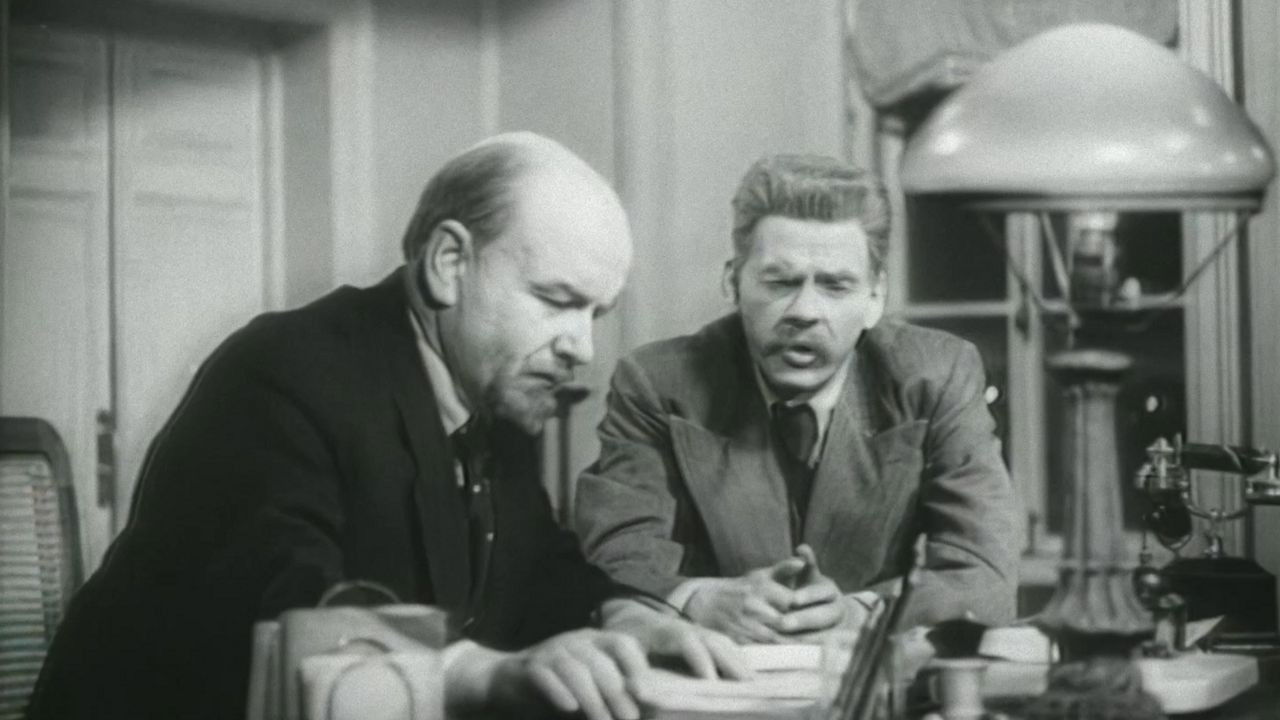 Lenin in 1918 Background