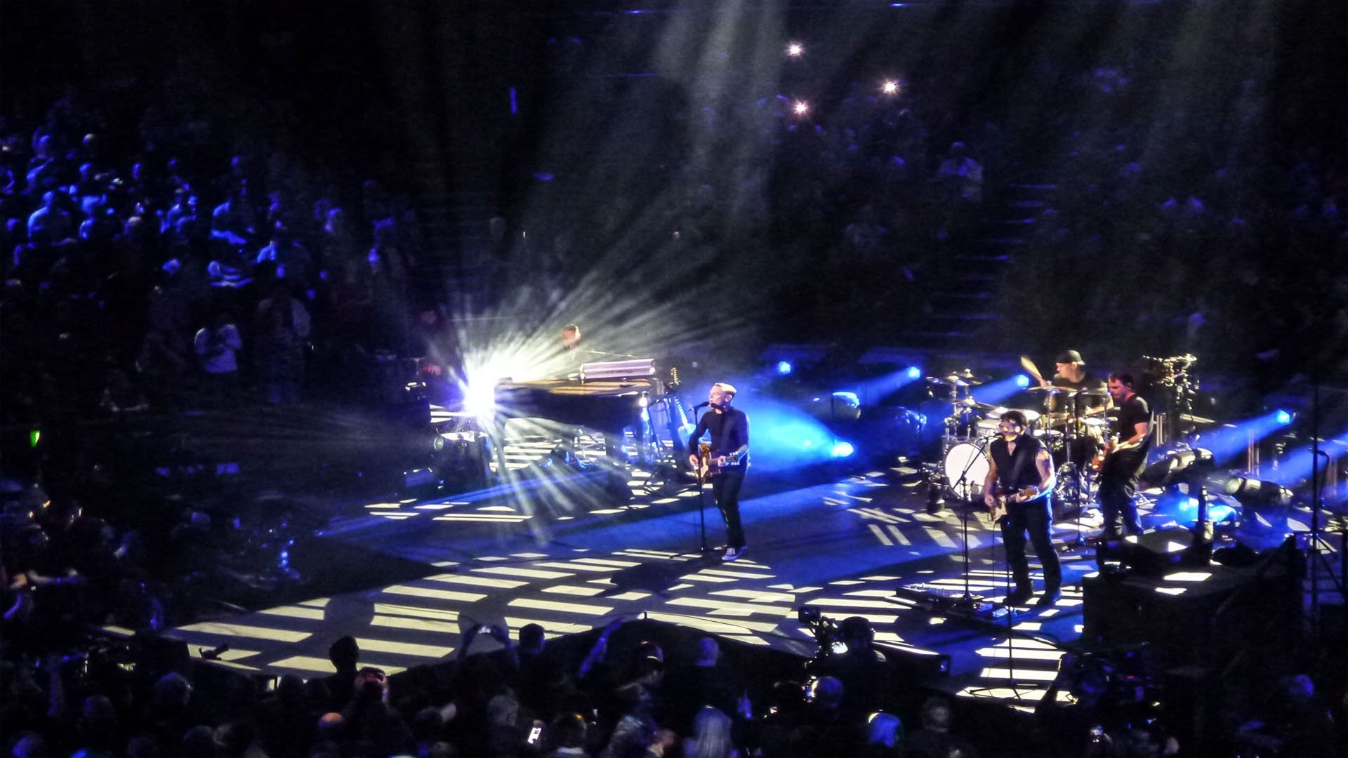 Bryan Adams - Live At The Royal Albert Hall Background