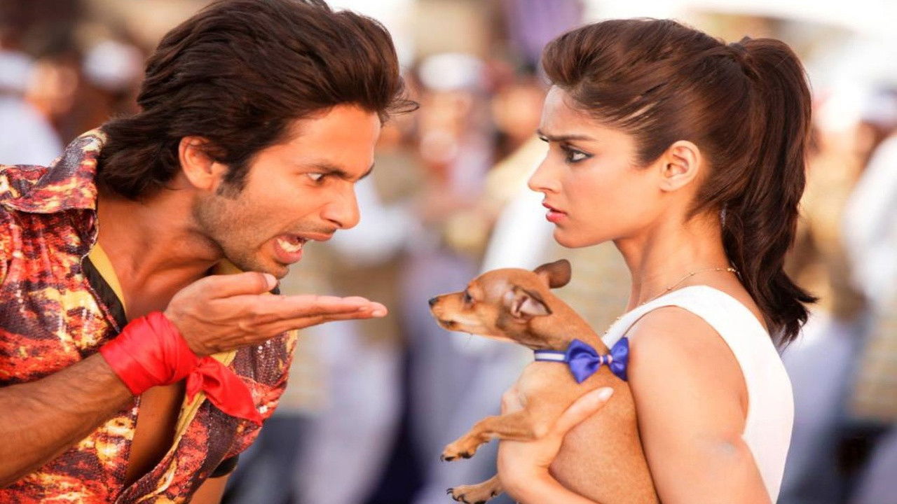 Phata Poster Nikhla Hero Background