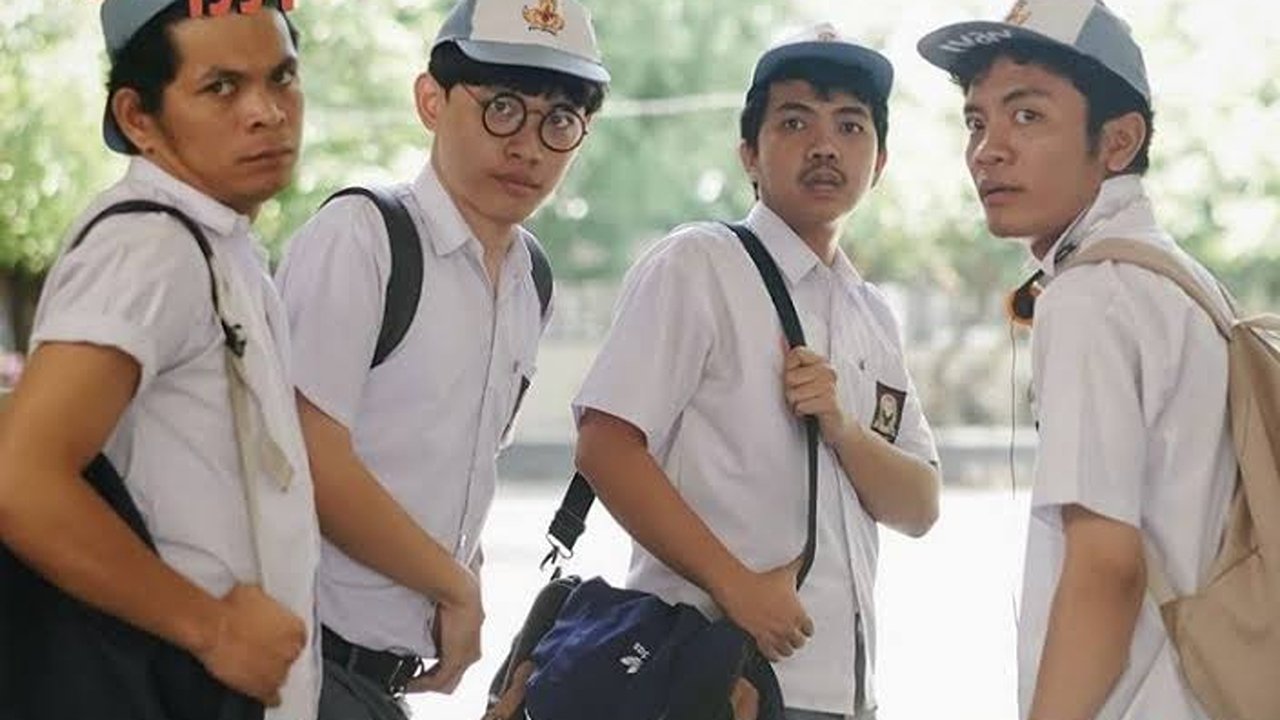 Keluar Main 1994 Background