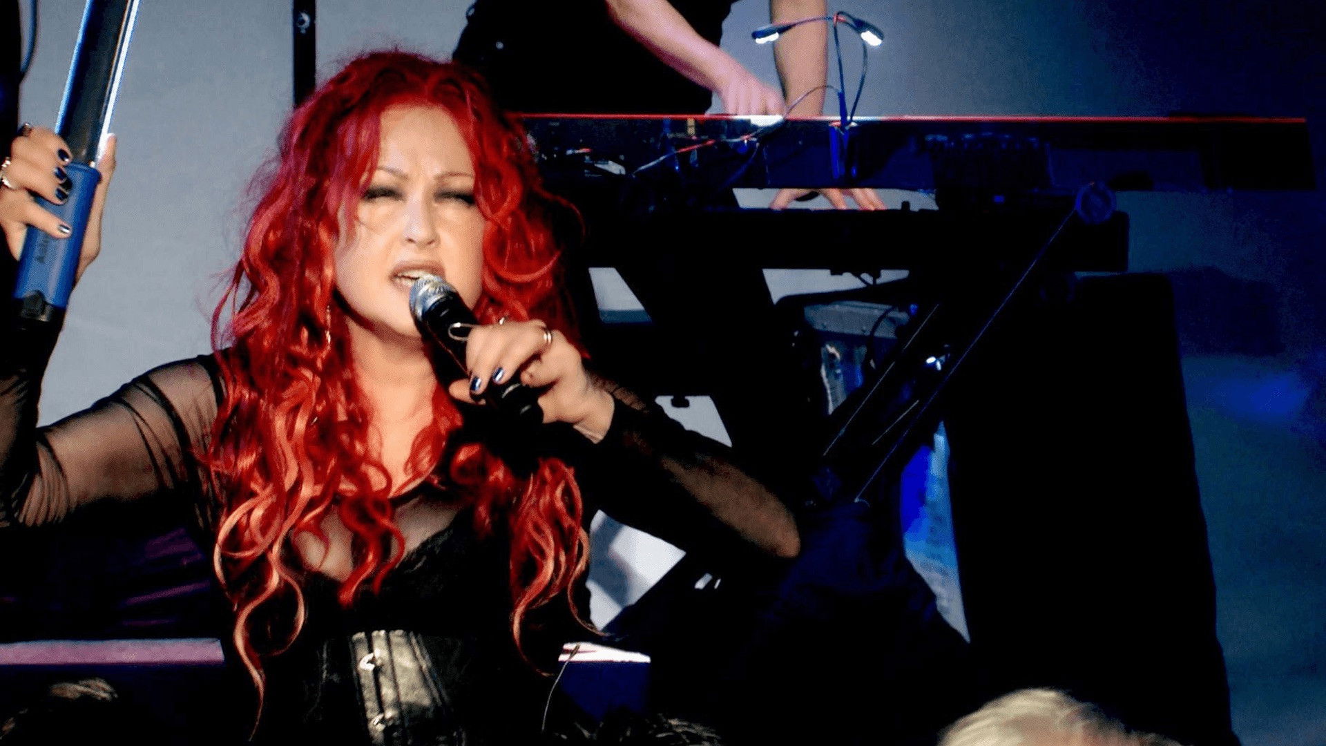 Cyndi Lauper - Front and Center Presents Background