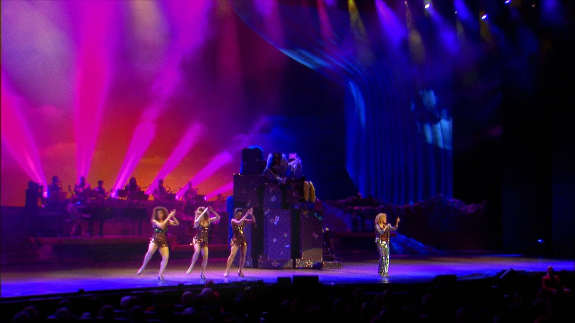 Bette Midler: The Showgirl Must Go On Background