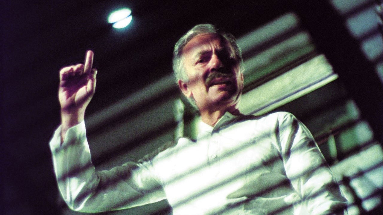 Garm Hava Background