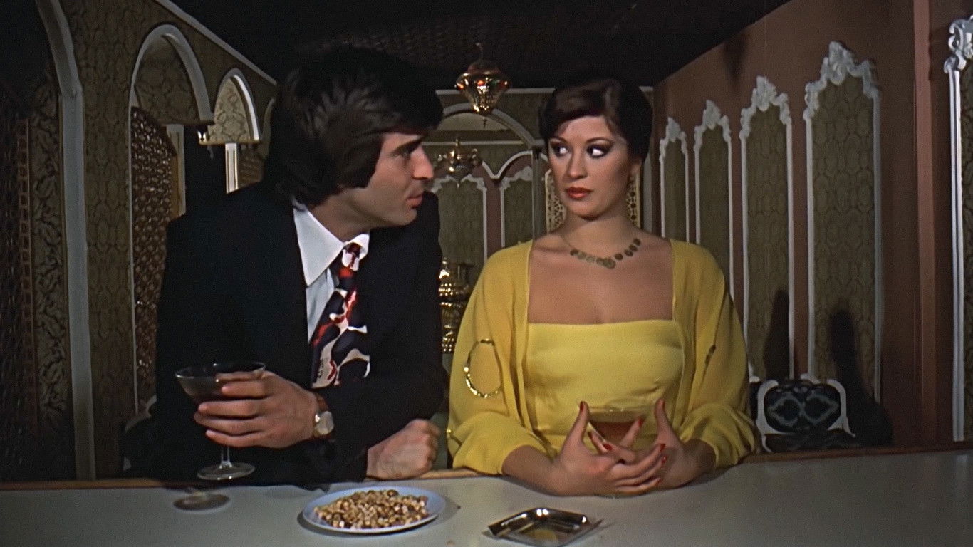 Bizim Kız Background