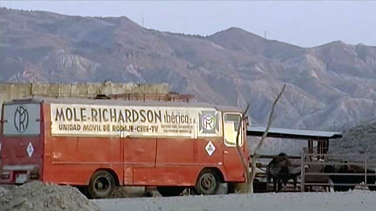 El bueno, la bomba y el malo Background