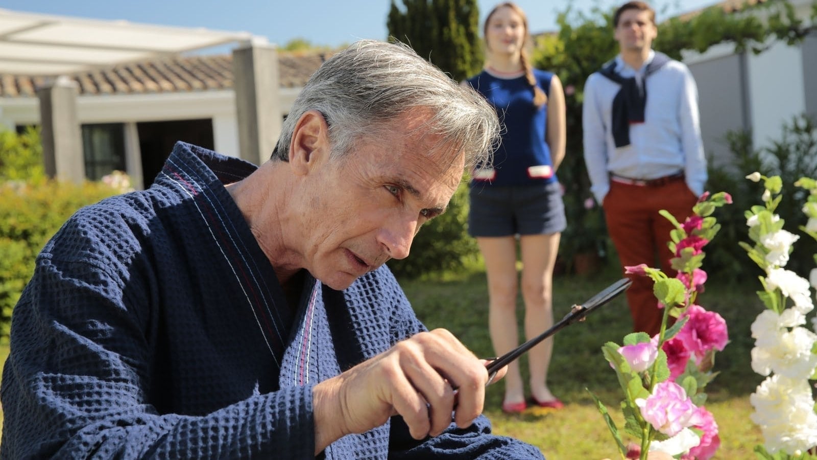 Ma famille t'adore déjà ! Background