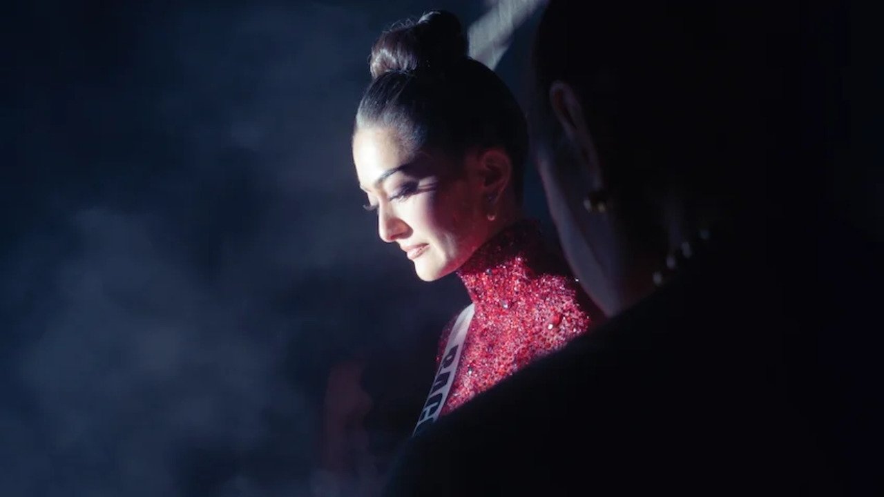 A Queen’s Runway Background