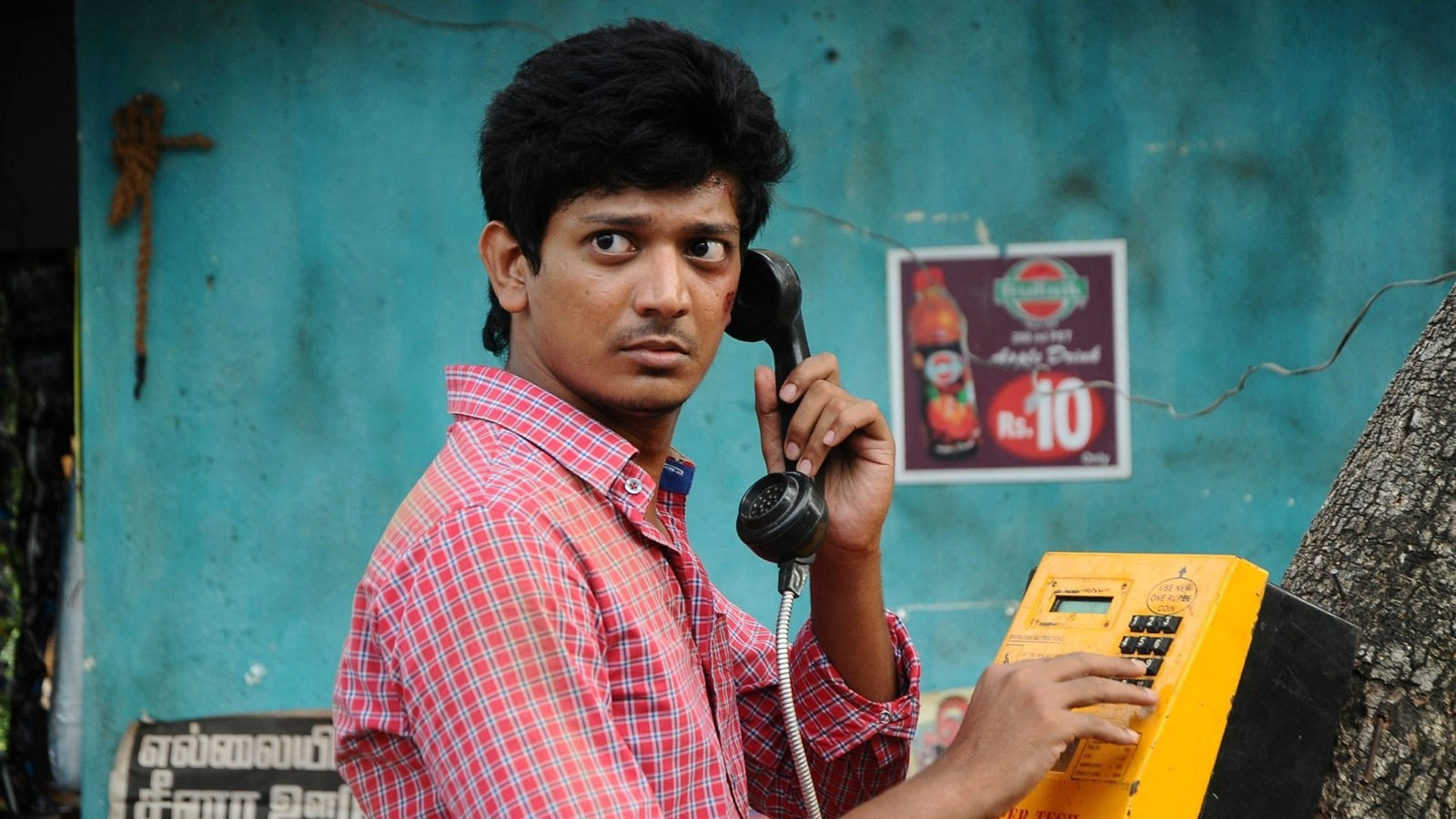 Maanagaram Background