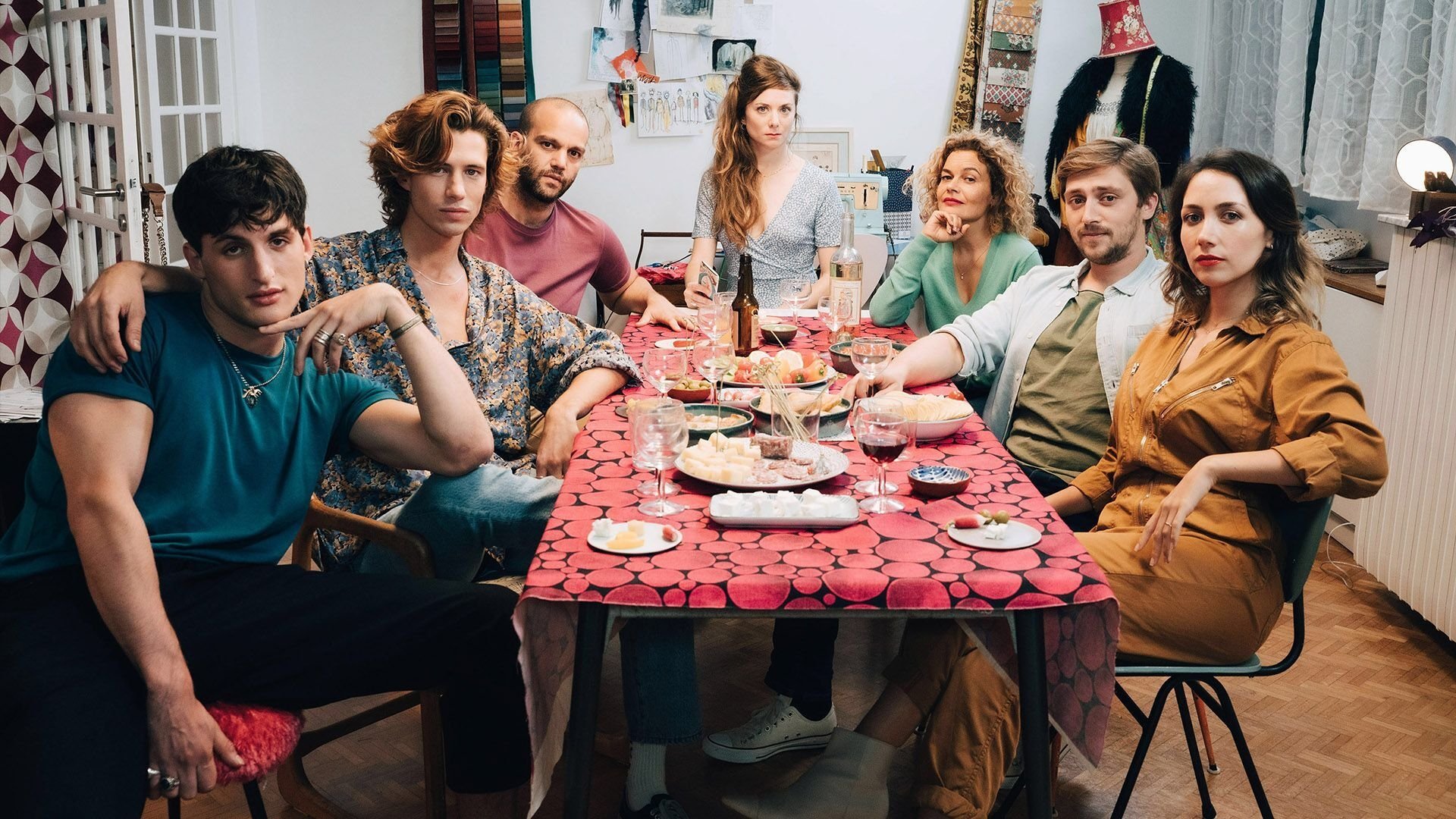 Neuf Meufs Background