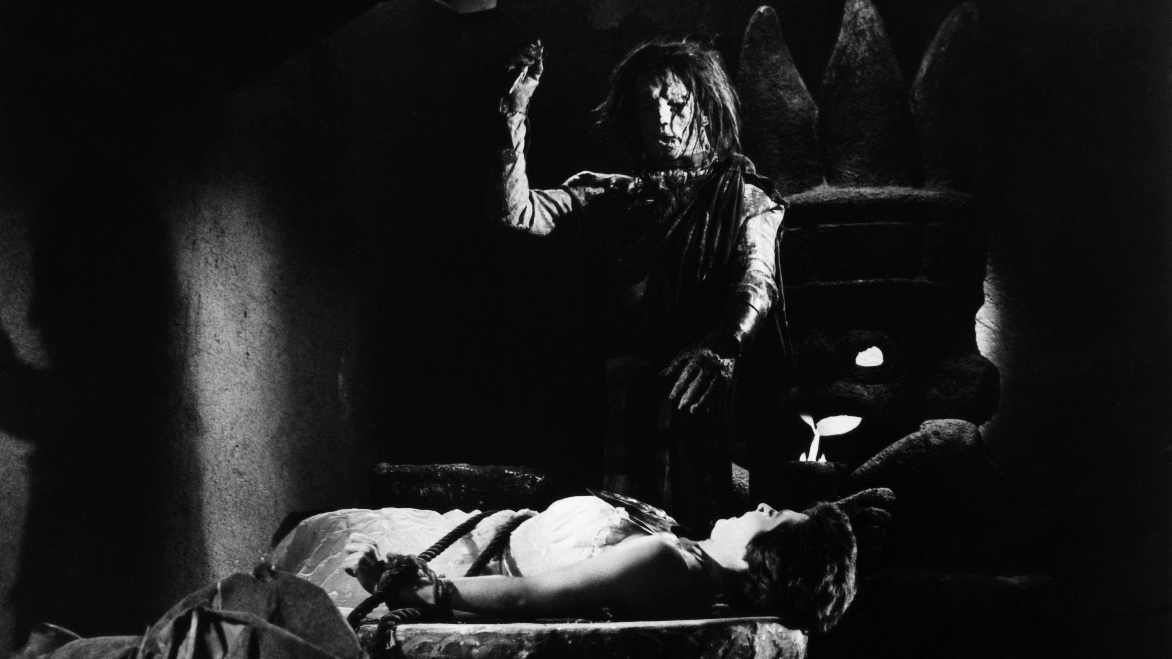 La Momia Azteca Background