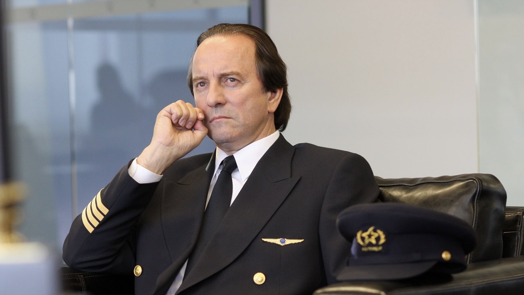 Piché: The Landing of a Man Background