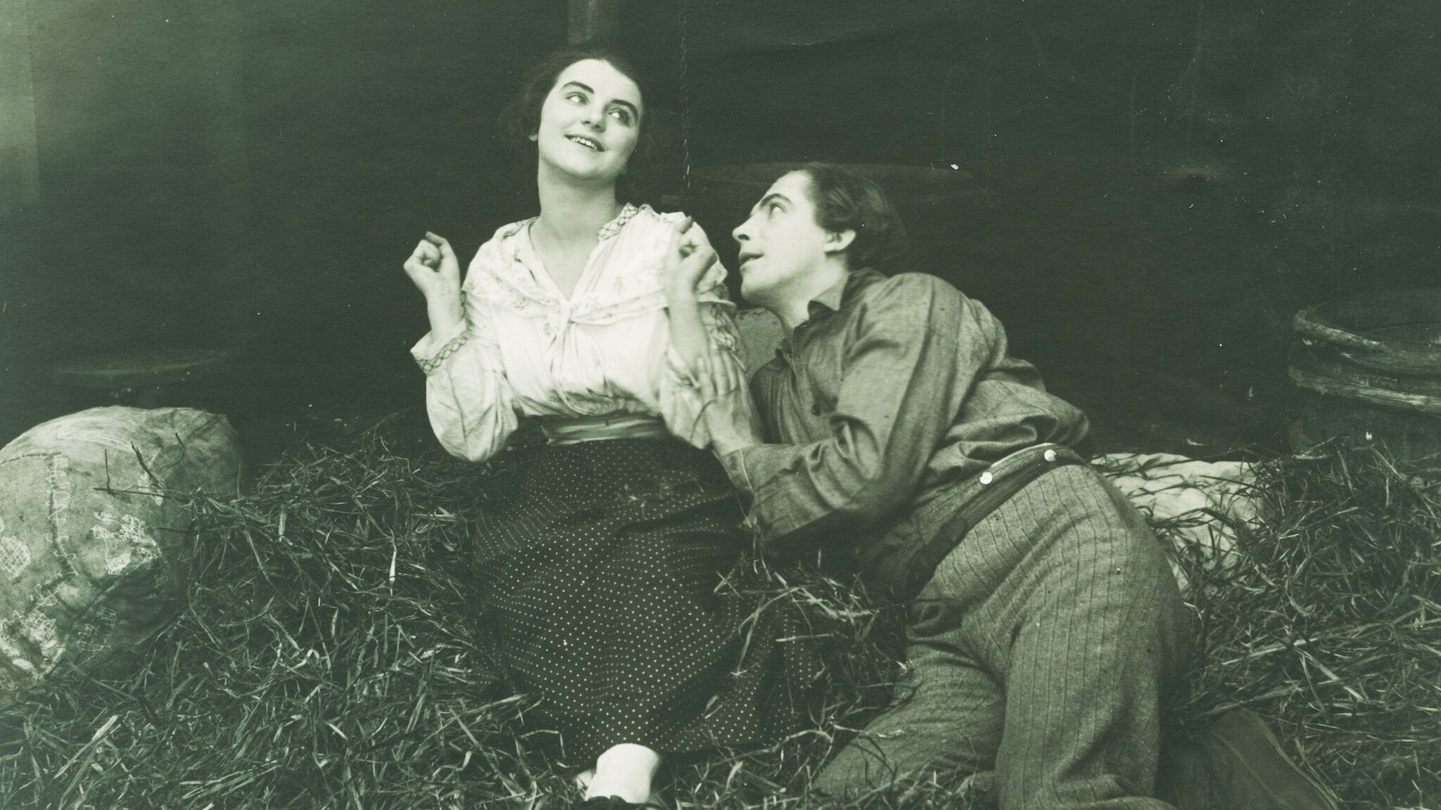 Song of the Scarlet Flower Background