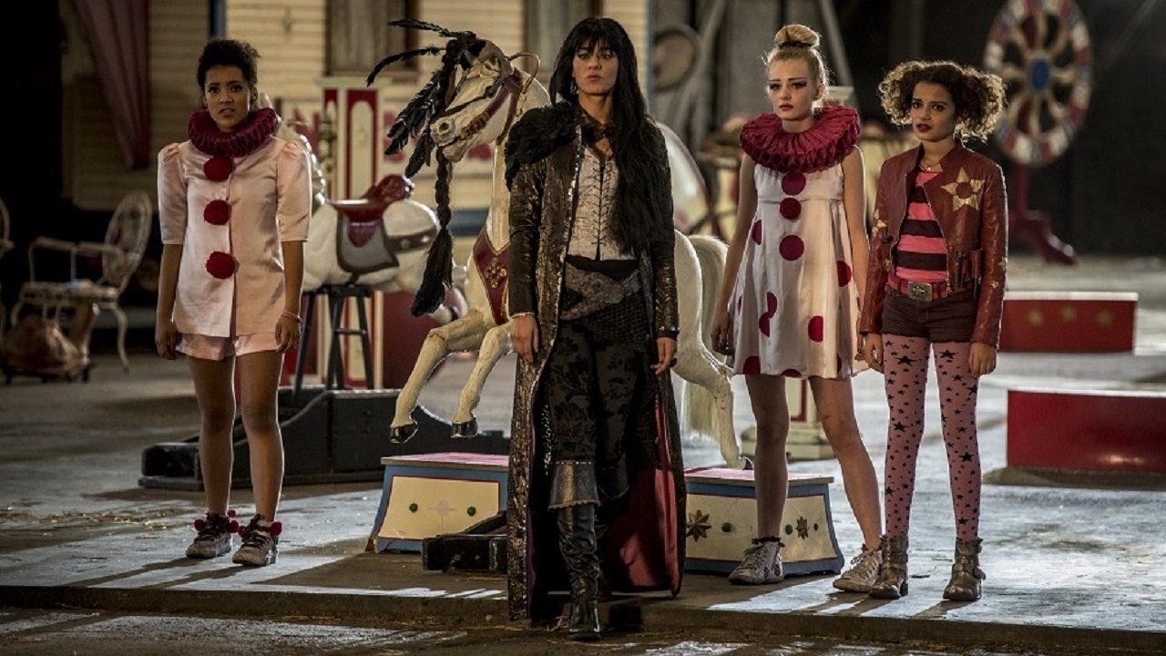 V8 - Revenge of the Nitros Background