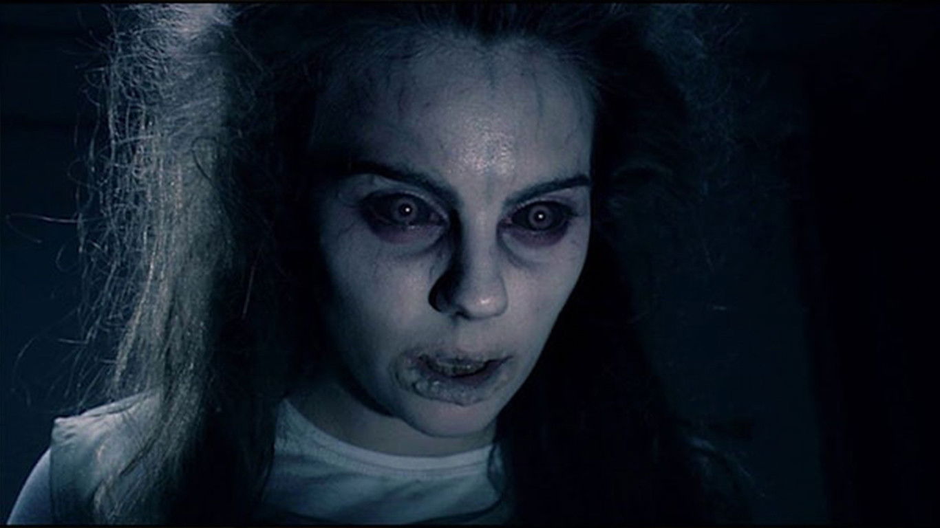 Kabuslar Evi: Çarşamba Karısı Background