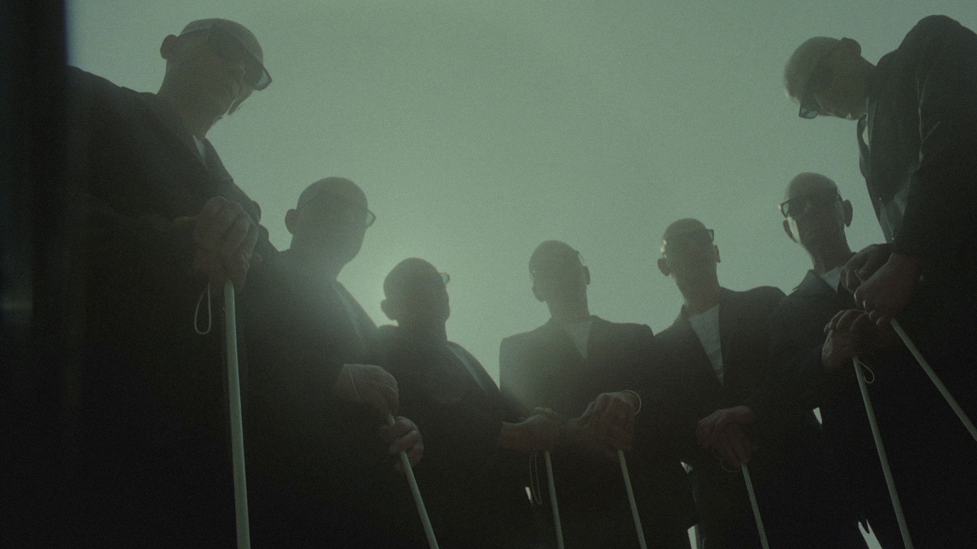 El poder de las tinieblas Background