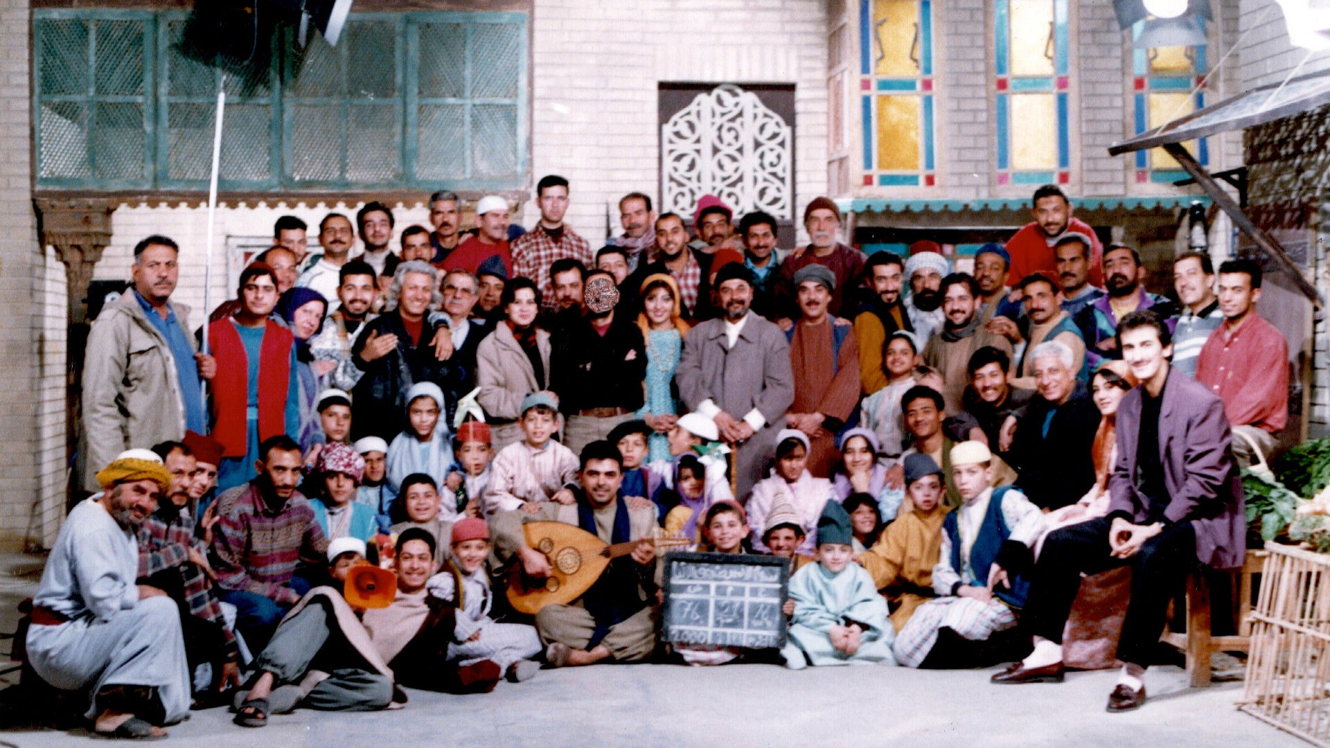 صندوق الدنيا Background