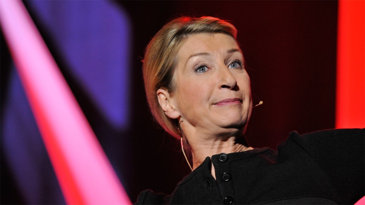 Elisabeth Buffet à la Cigale Background