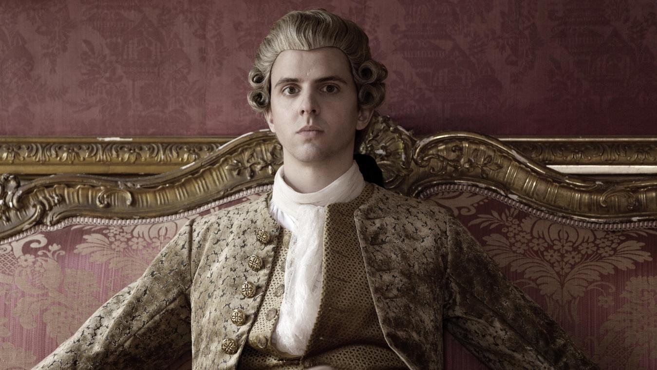 Voltaire in Love Background