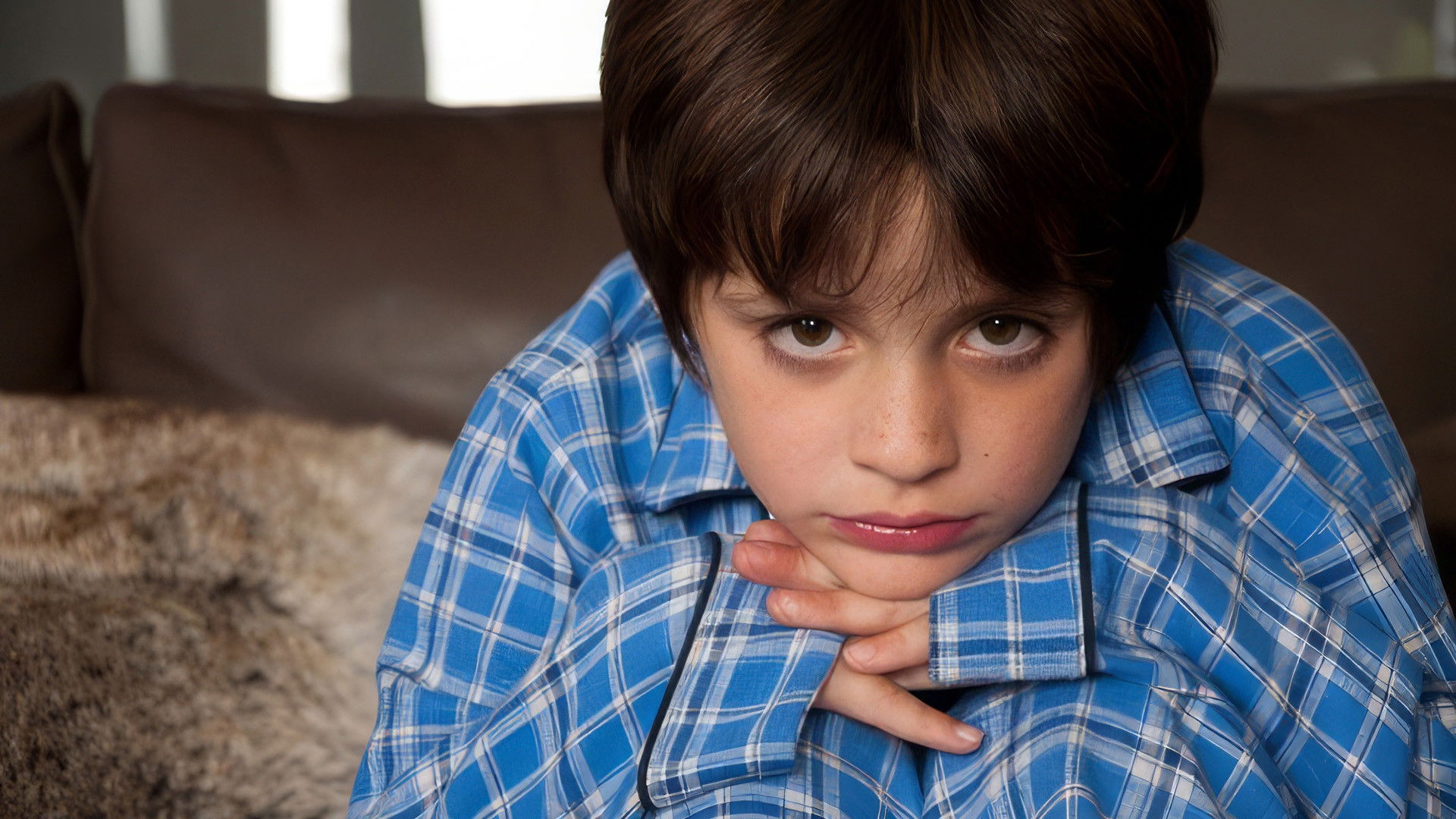 La otra familia Background