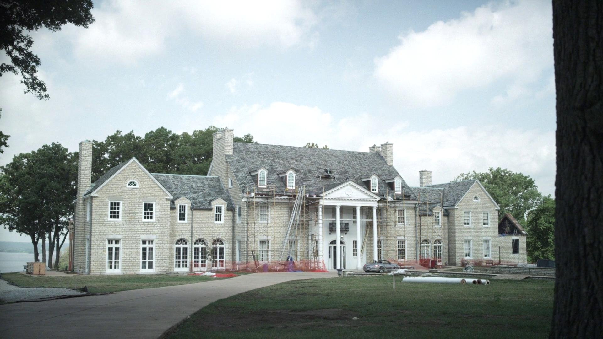 She Loves Me Not Background