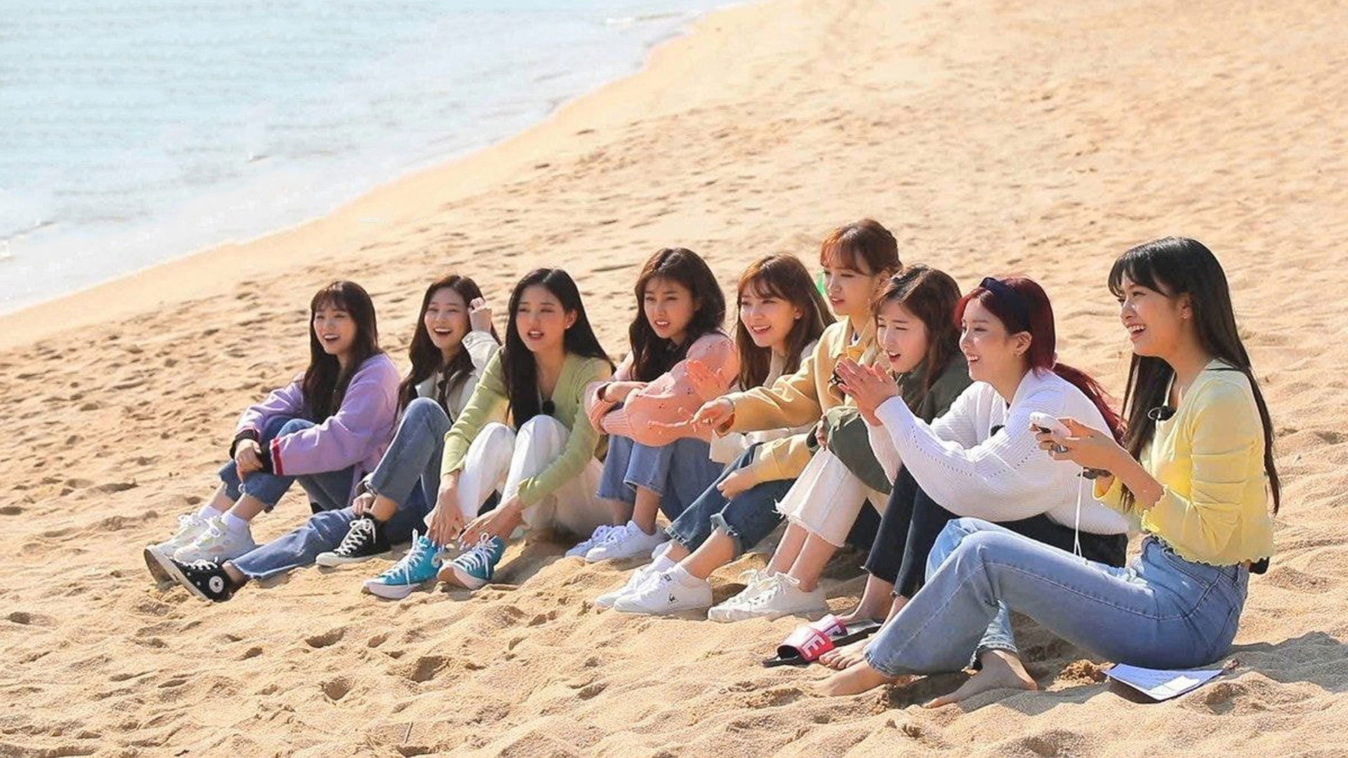 IZ*ONE Eating Trip Background