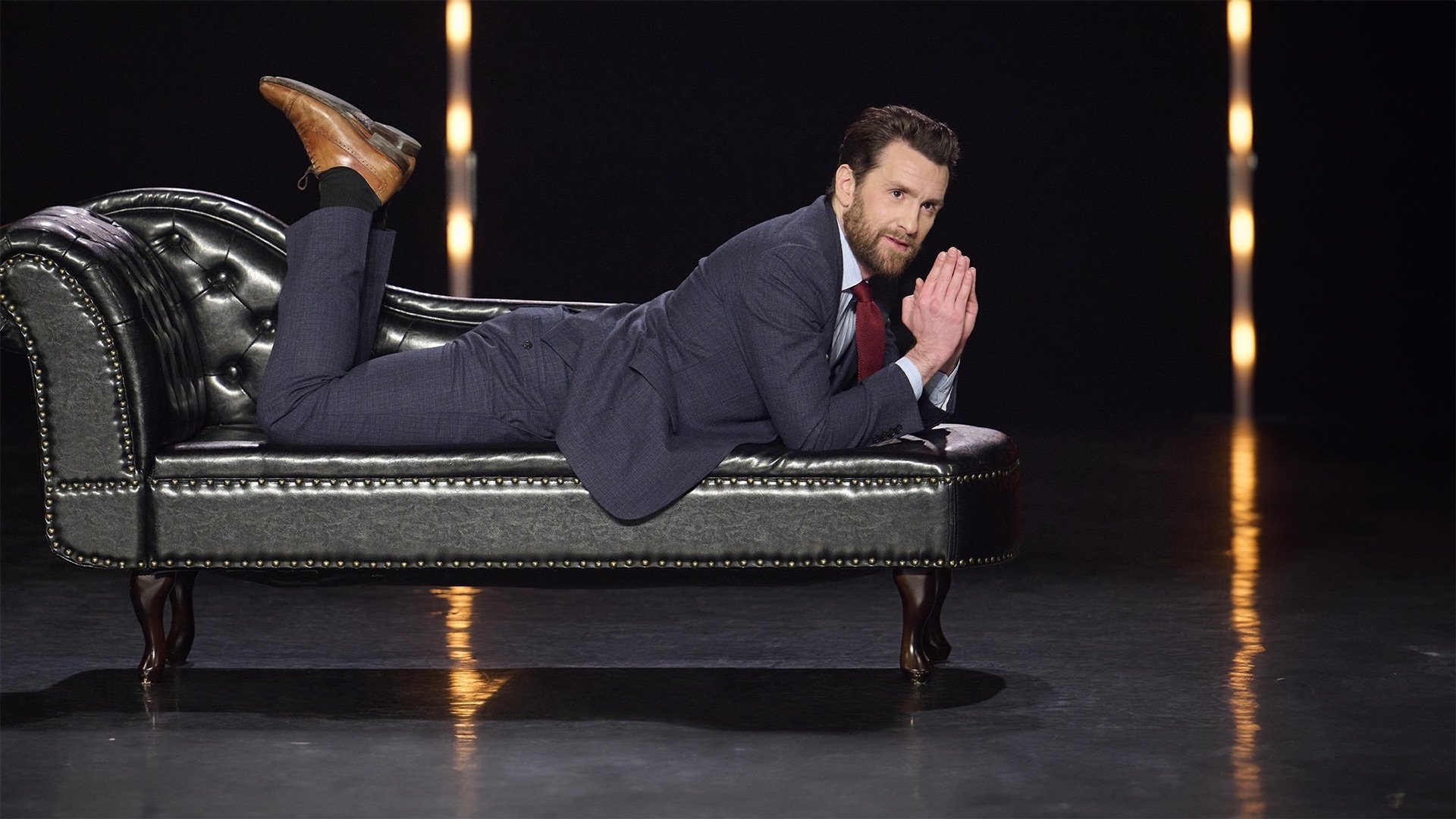 Pablo Mira dit des choses contre de l'argent Background