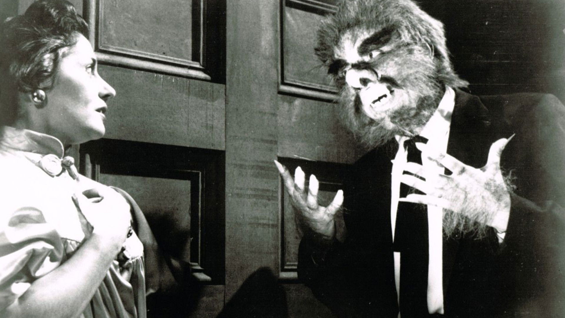 El hombre y el monstruo Background