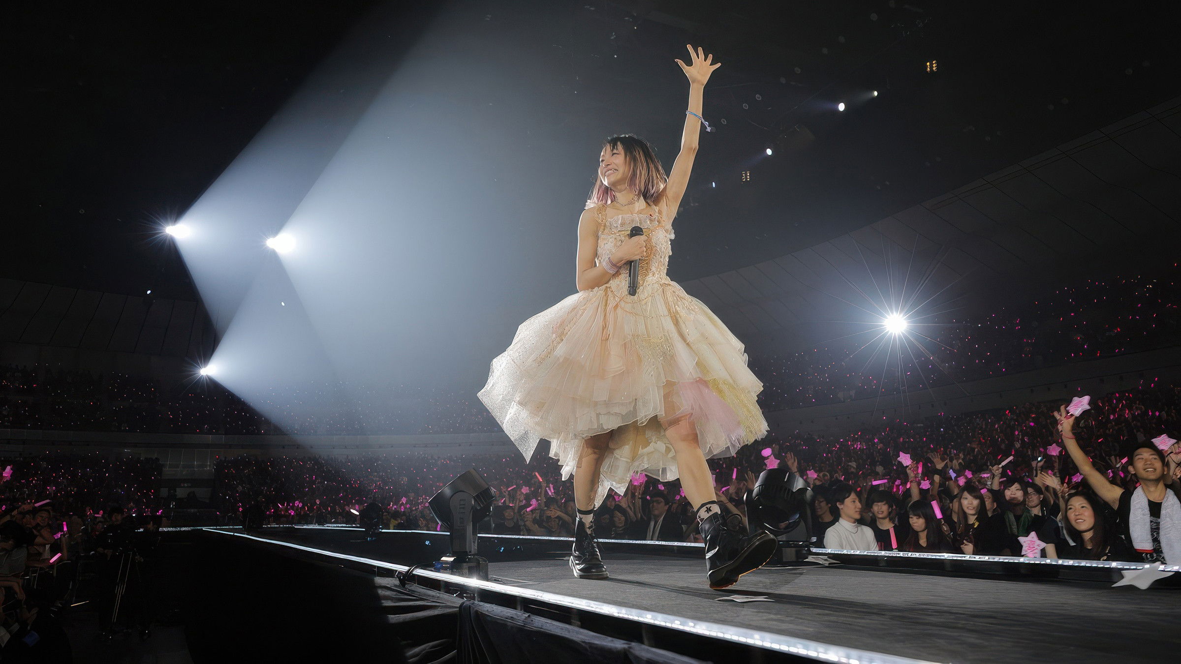 LiVE is Smile Always -NEVER ENDiNG GLORY- at YOKOHAMA ARENA [the Moon] Background