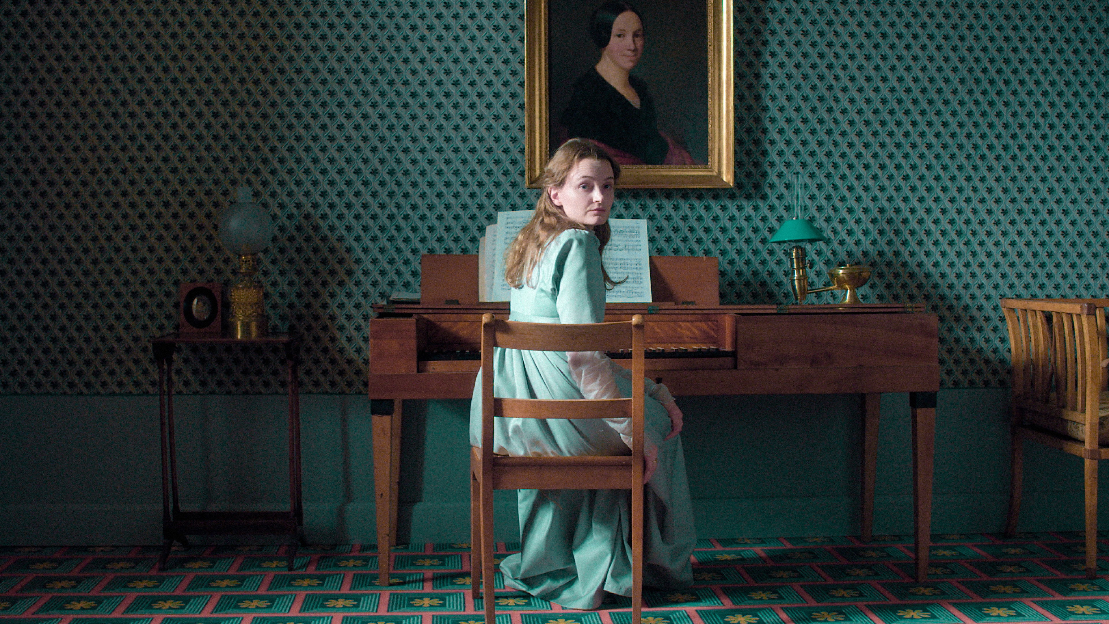 Amour Fou Background