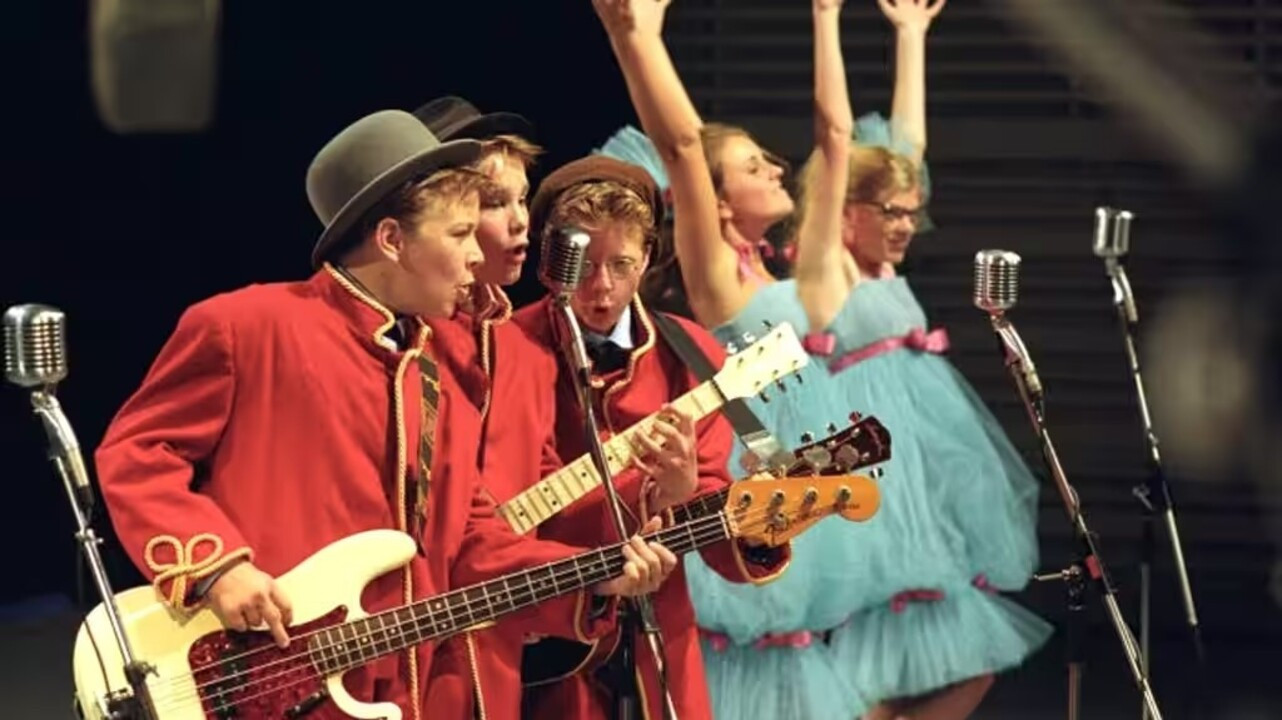 The Junior Olsen Gang Rocks It Background