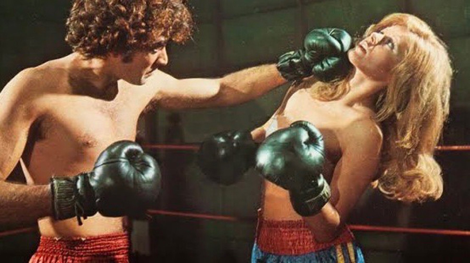 A Super Fêmea Background