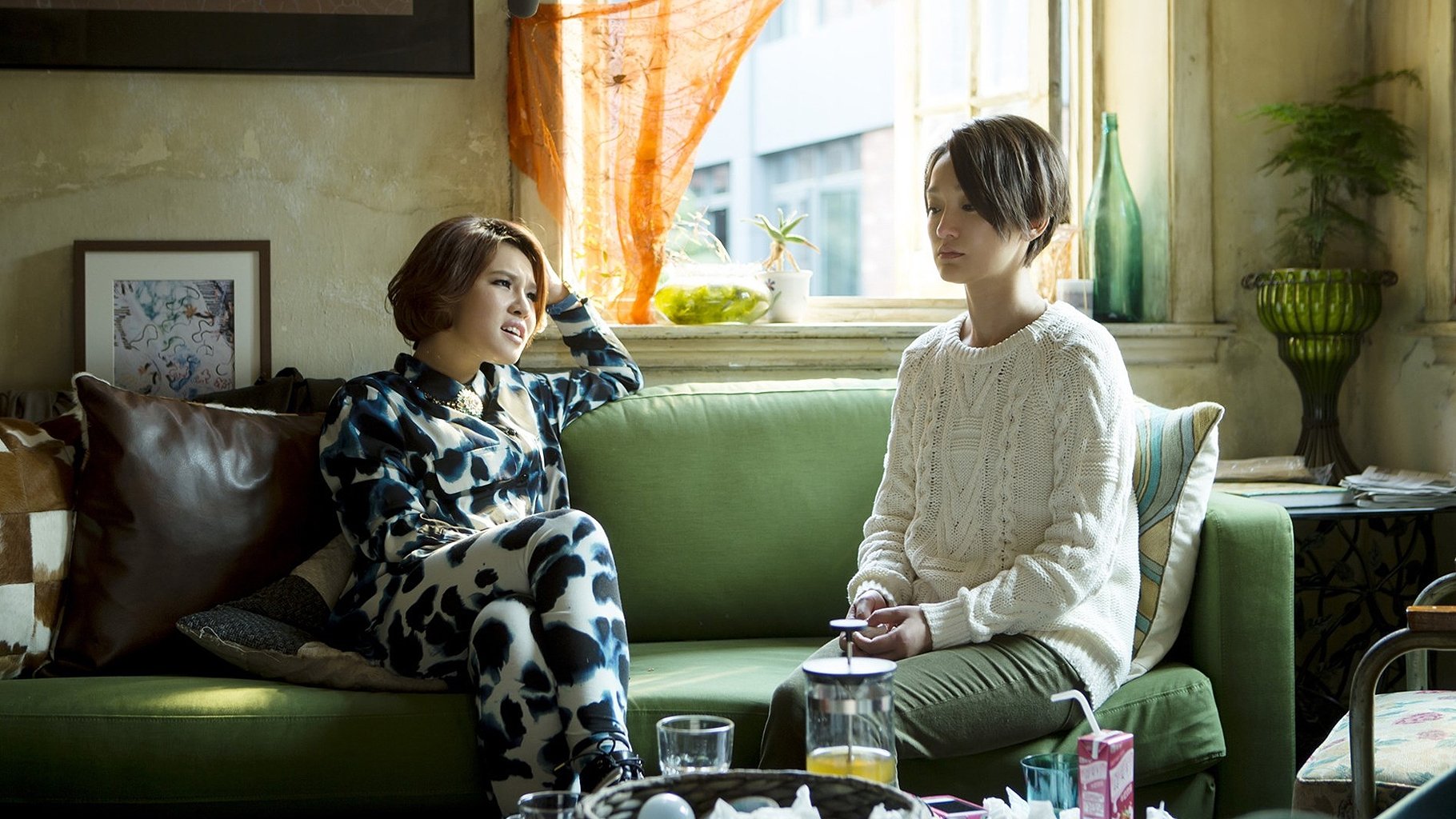 Women Who Flirt Background