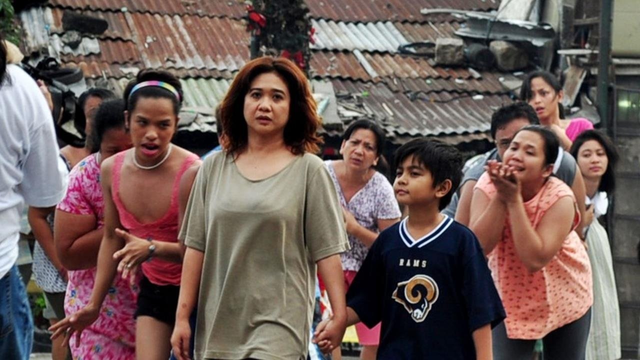 Ang Babae sa Septic Tank Background