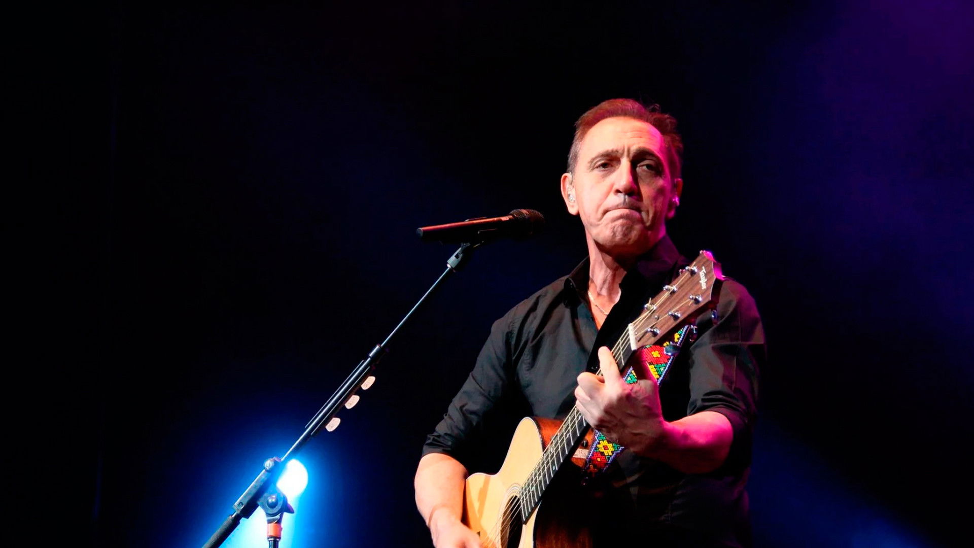 Franco de Vita: En Primera Fila Concierto Background