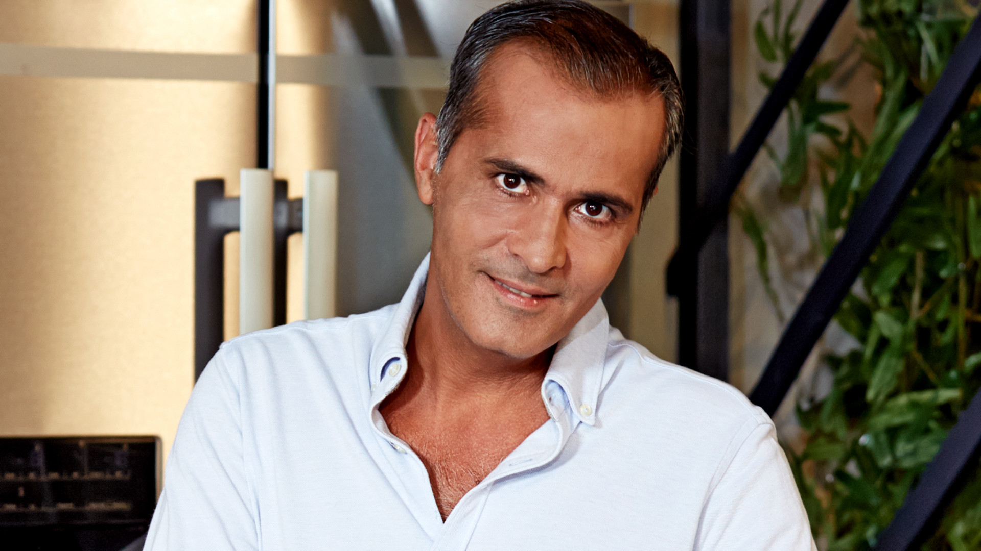 Memet in the Kitchen Background