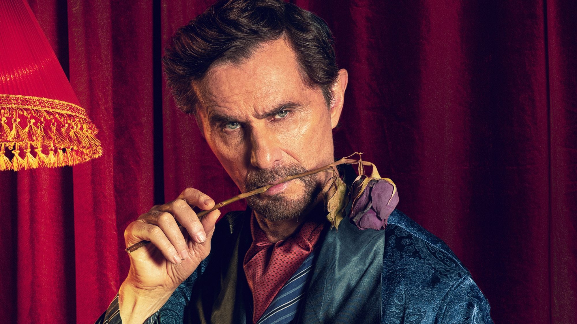 El galán. La TV cambió, él no. Background