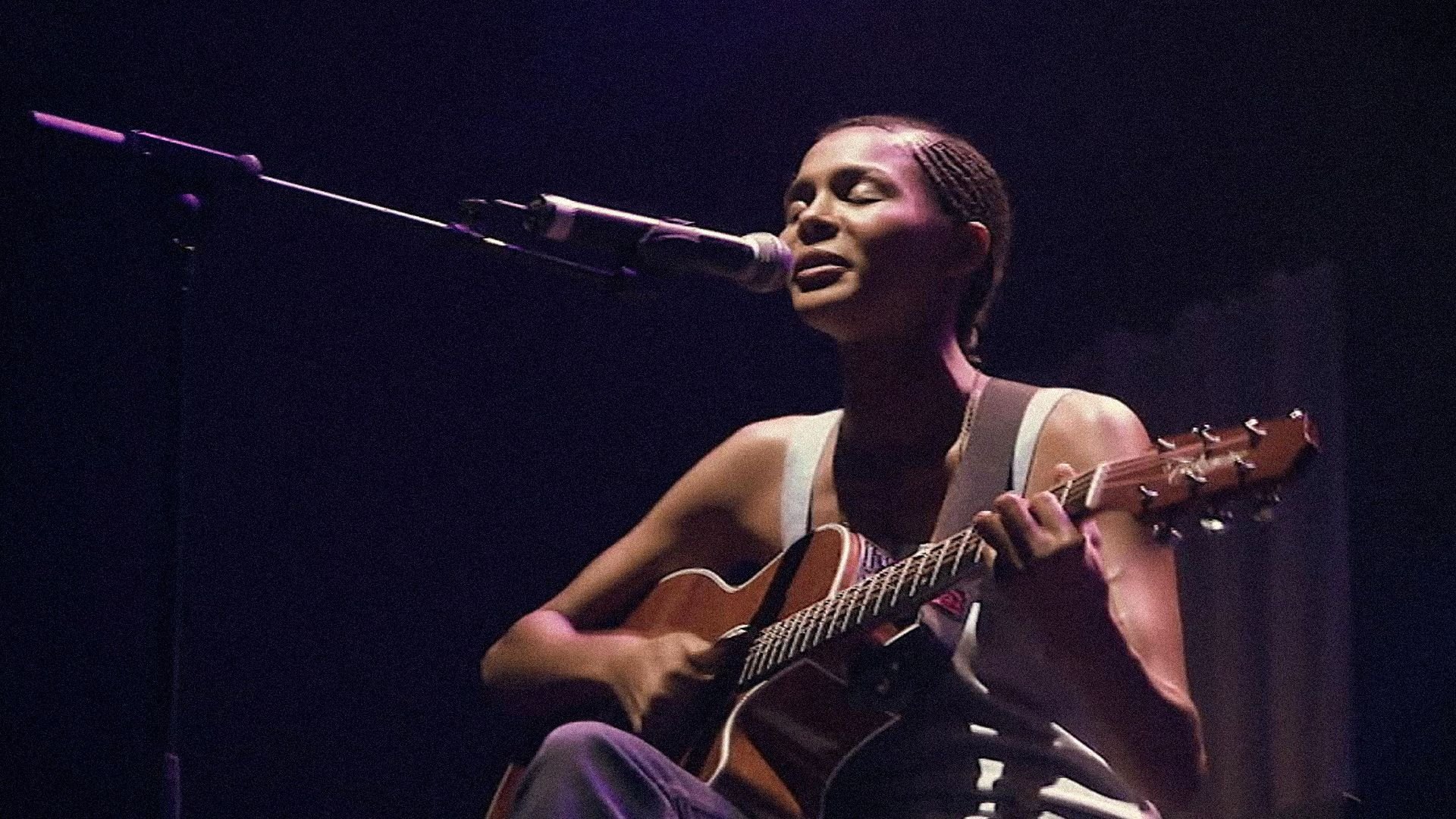 Ayo: Live at Olympia Background