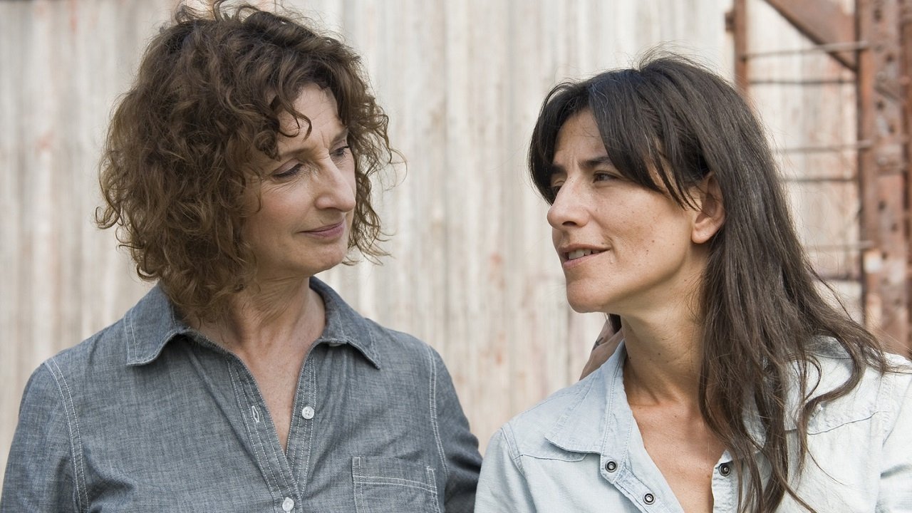 Vic + Flo Saw a Bear Background