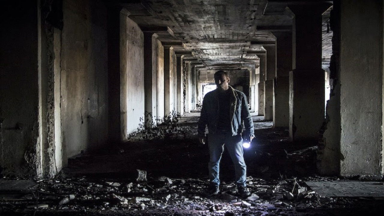 La sombra del gallo Background