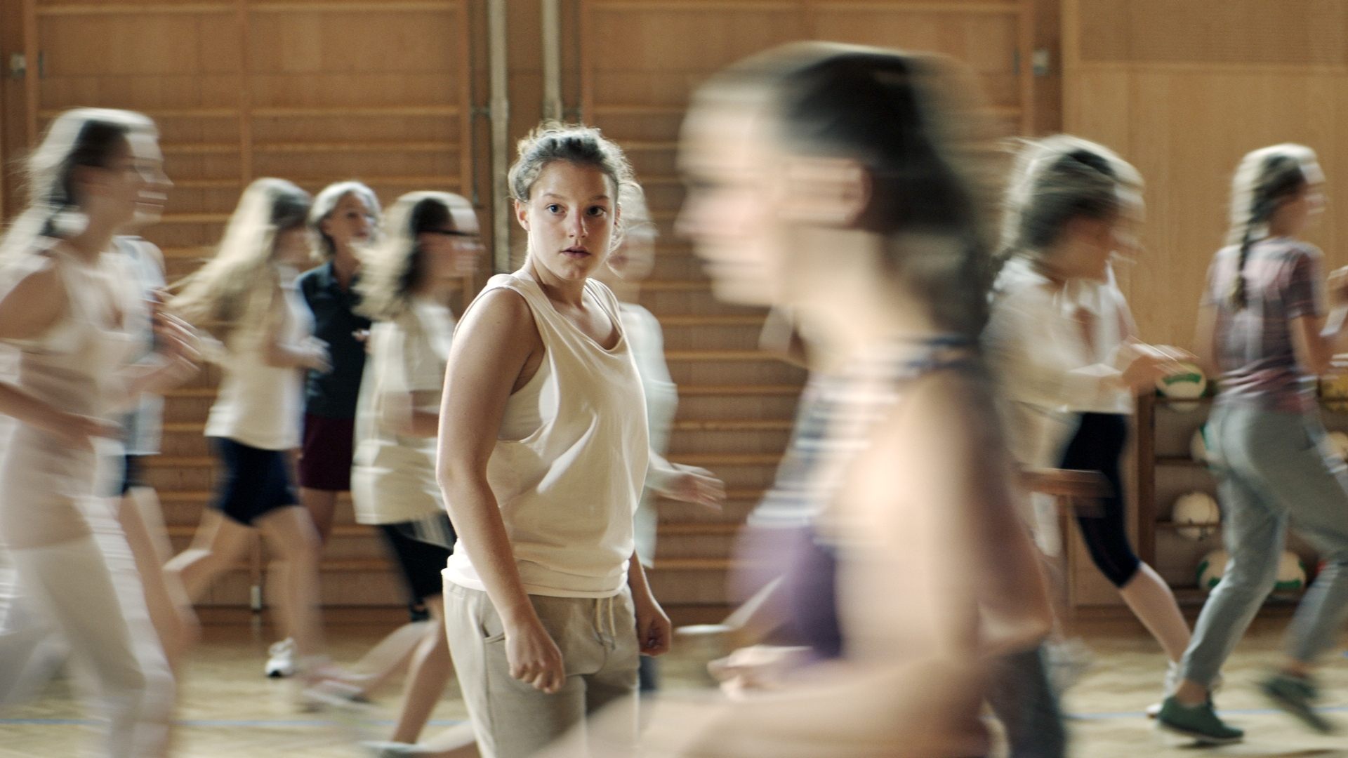 L'Animale Background