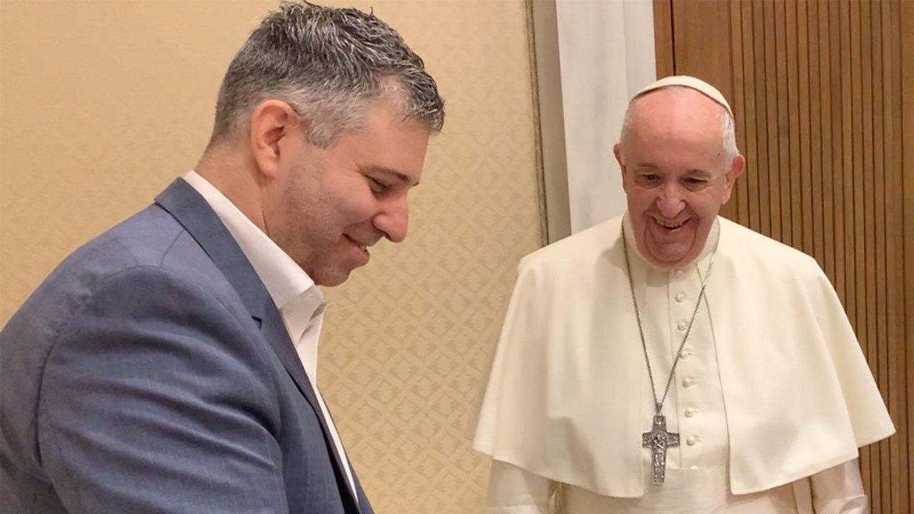 Francisco, El Jesuita Background