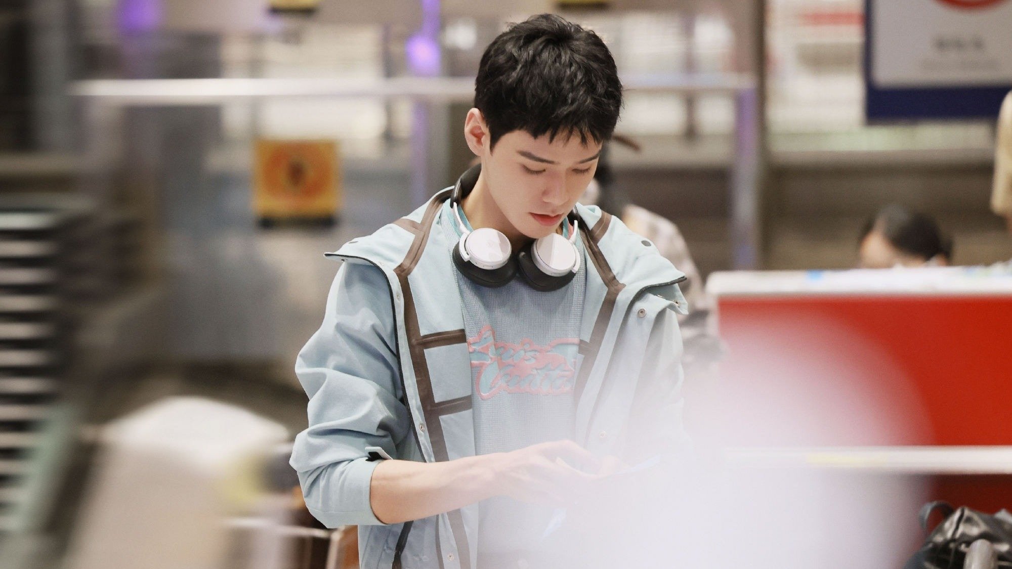 Divas Hits the Roads Hearts United Background